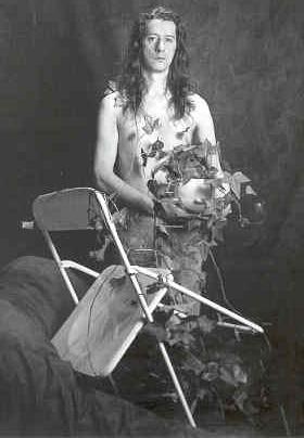 Herman Brusselmans op de klapstoel van Het Parool / Foto: Mark Kohn